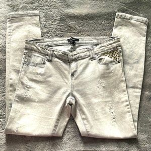 Gray distressed, super stretchy jeans.